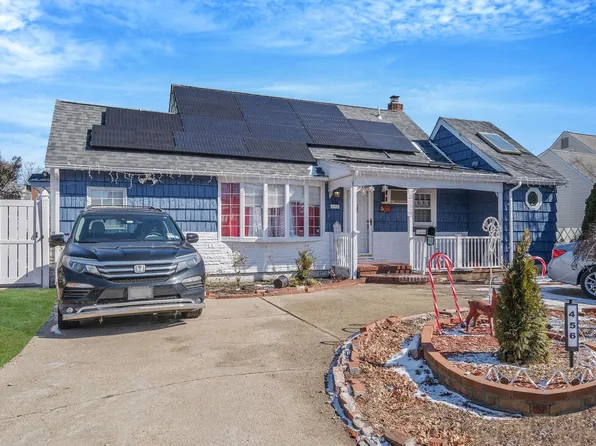 456 N Ontario Avenue, Lindenhurst, NY 11757