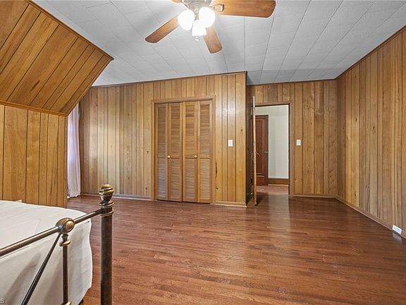 35th image of 224 W Colonial Dr