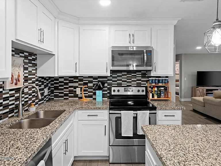 1211 W Palomino Dr — Photo 15