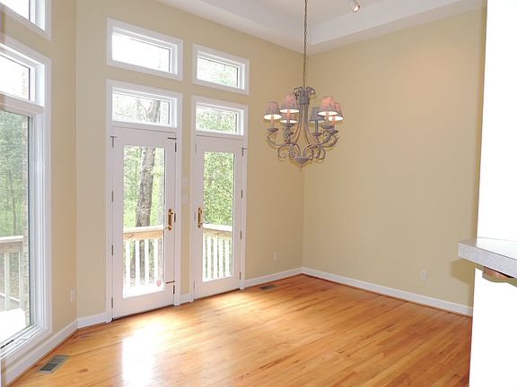 4th image of 617 Scenic Oak Dr