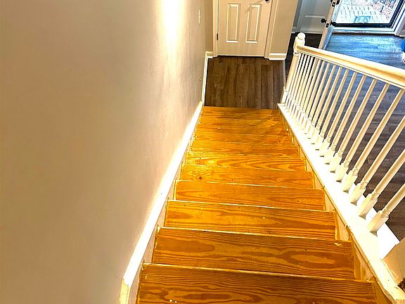 3rd image of 201 Hillsboro Cir