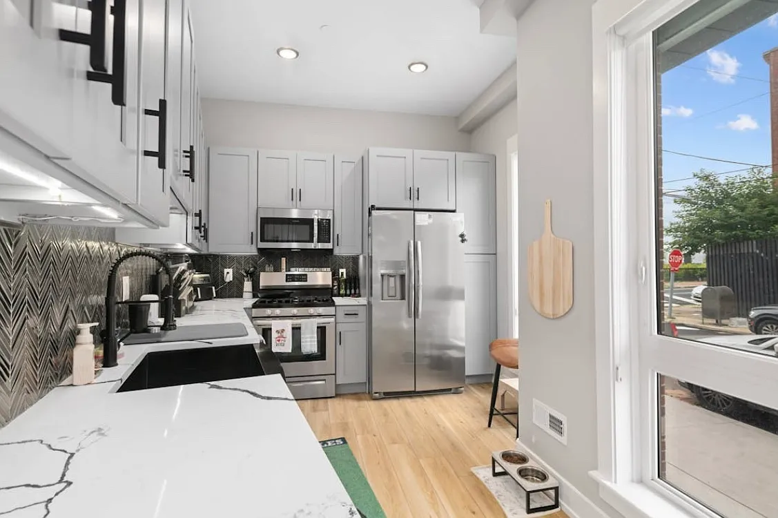 2 bed, 974 sqft, $2,400 — Photo 4