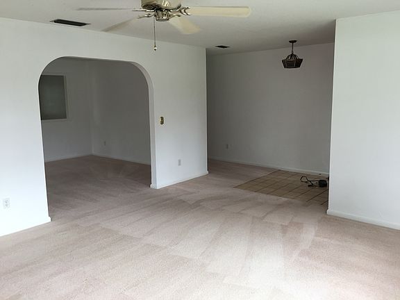2nd image of 121 Sea St