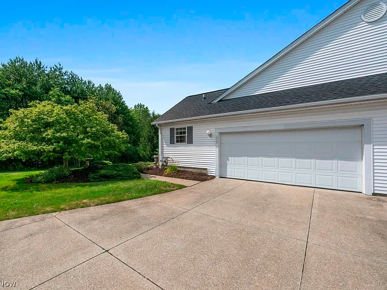 9215 Hickory Ridge Dr — Photo 19