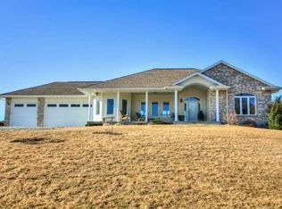 35533 Filmore Ct, Earlham, IA 50072