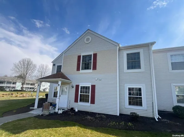 169 Fairview Circle #169, Middle Island, NY 11953
