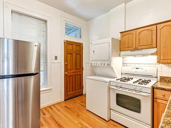 4th image of 1316 W Diversey Pkwy #2