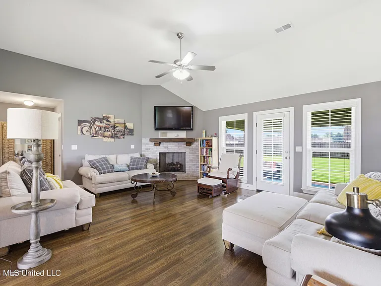 5353 Keating Dr — Photo 6