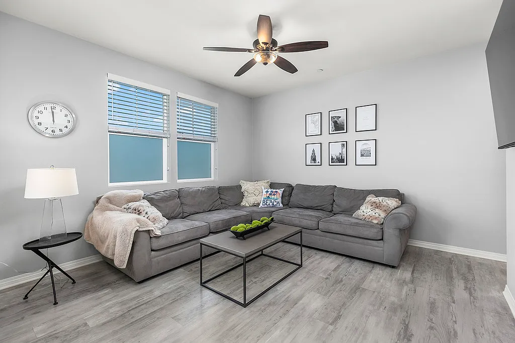 3 bed, 2.5 bath, $6,425 — Photo 1