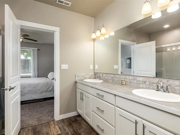 9549 Goldenpond Ct — Photo 11