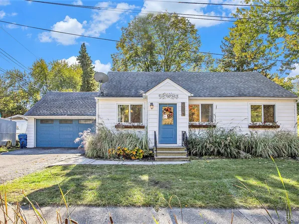 4781 Cass Elizabeth Rd, Waterford, MI 48327