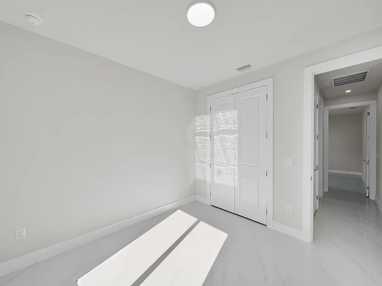 2913 14th St W — Photo 25