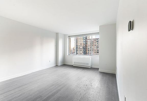 3rd image of 101 W End Ave #5L