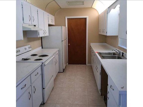2nd image of 1553 Walnut Ave
