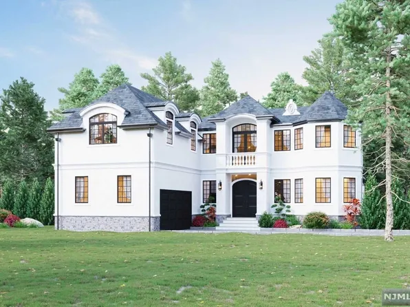 51 Diaz Pl, Paramus, NJ 07652