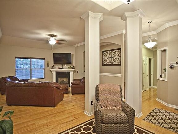4th image of 19 Lesbury Ln