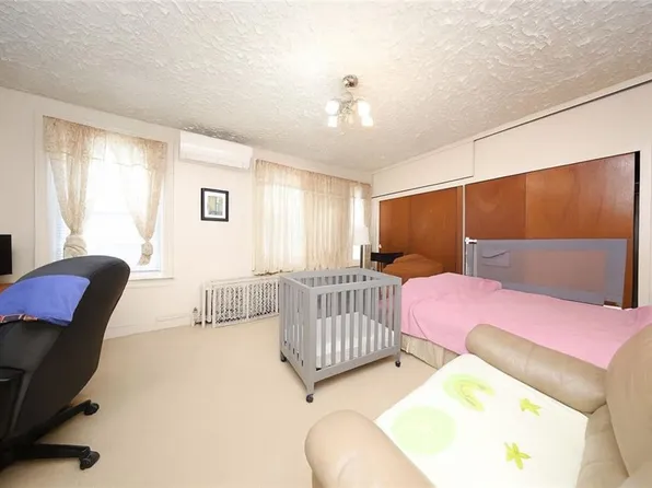 2284 East 22nd Street image 17 of 35