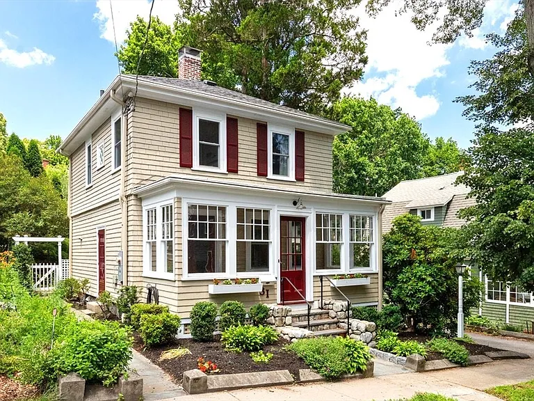 31 Fountain Rd #1 — Photo 1