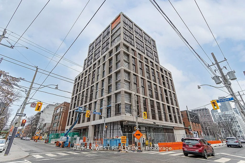 3 bed, $3,349 — Photo 1