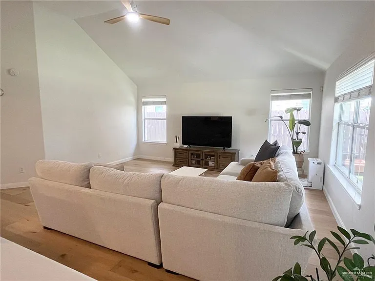 3304 Santa Olivia St — Photo 9