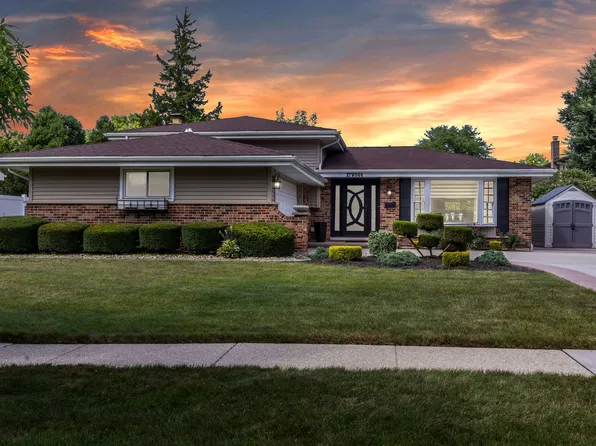 17W544 Sutton Pl, Darien, IL 60561