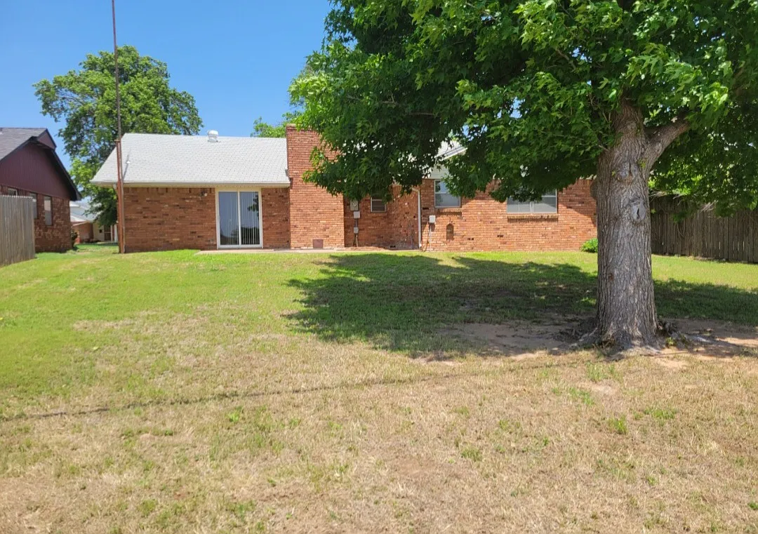 3 bed, 1500 sqft, $1,400 — Photo 2