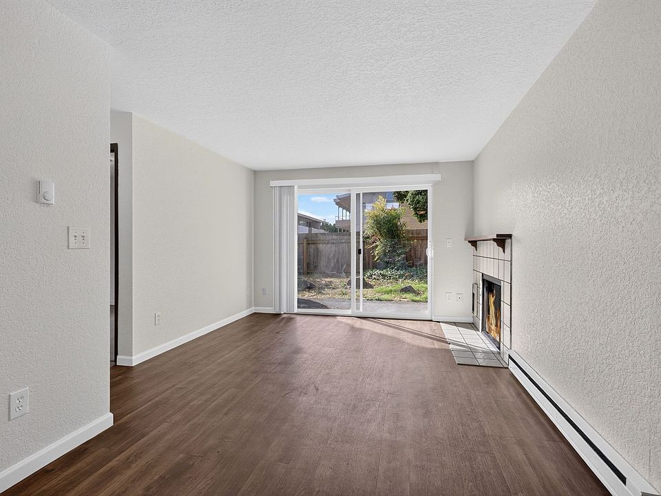 1st image of 912 N 96th St #321