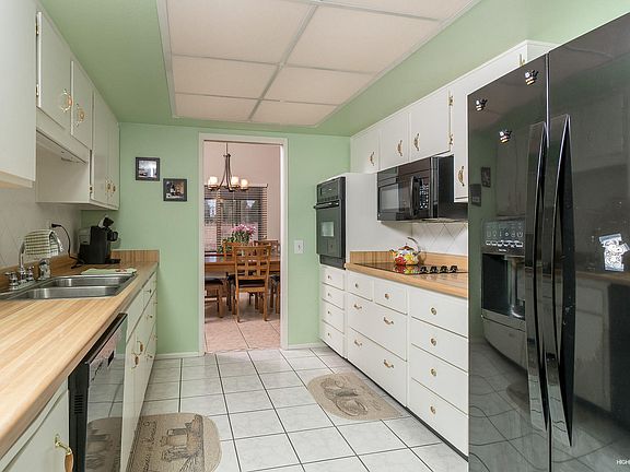 3rd image of 9408 W Briarwood Cir