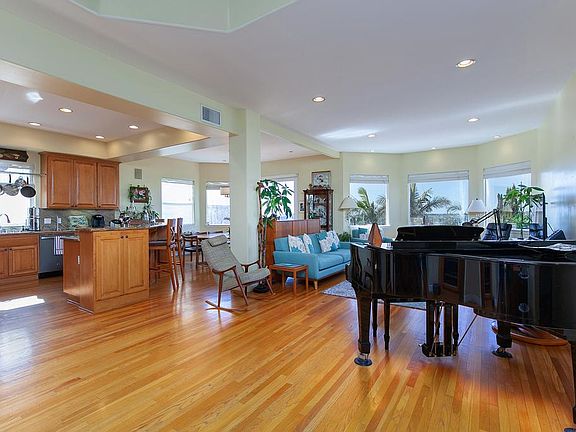 5th image of 3432 Borreson St
