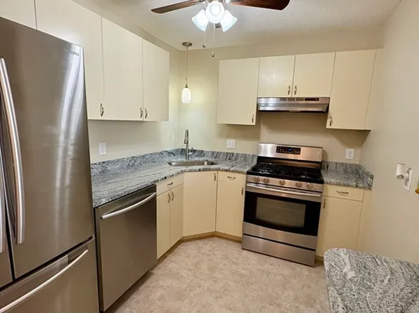 34 Newhall St APT 212, Lowell, MA 01852