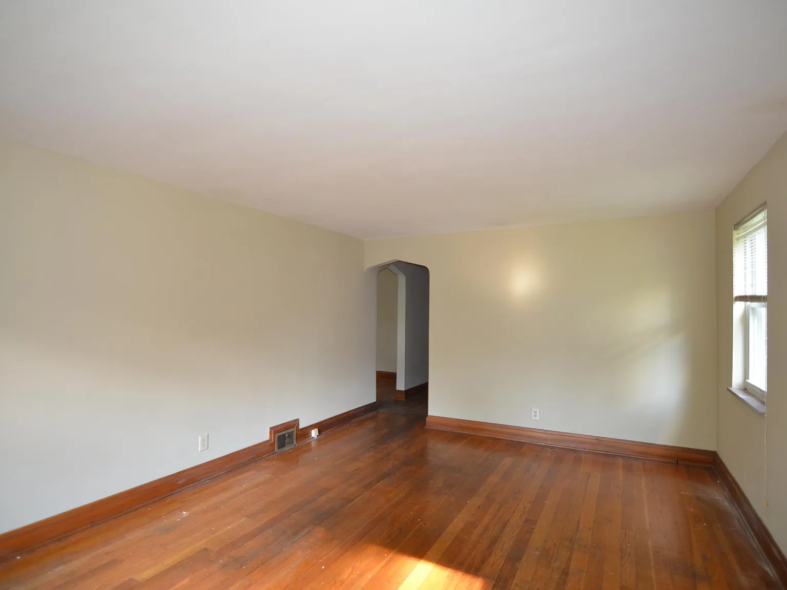 2 bed, 875 sqft, $1,295 — Photo 2