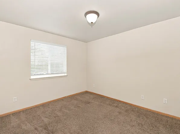 3 bed, 2.0 bath, 1250 sqft, $1,800