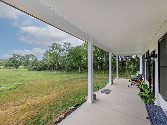 3rd image of 375 Tavistock Dr