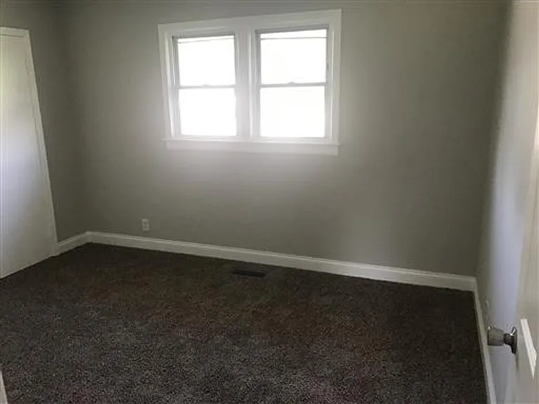 715 Kent Dr — Photo 5