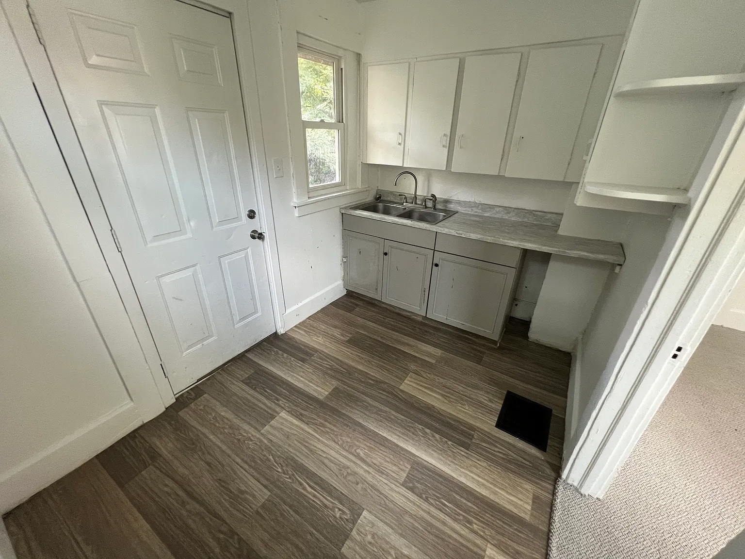 3 bed, $995 — Photo 3
