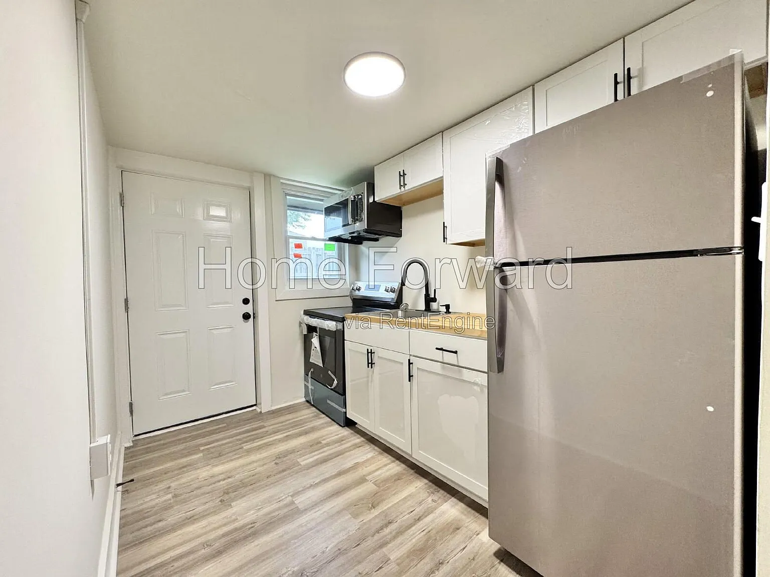 1 bed, 1.0 bath, 500 sqft, $895 — Photo 2