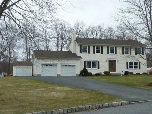 18 Deerfield Rd, Oxford, NJ 07863