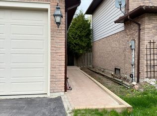 86 Robinson Cres #BASEMENT, Whitby, ON L1N 6W5