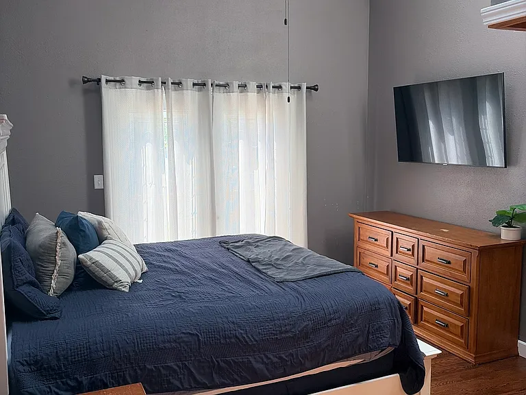 1708 Hawthorne Ave — Photo 7