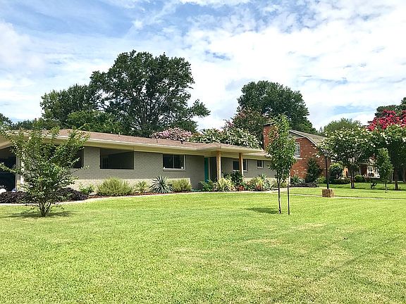3rd image of 1901 Smallwood Dr