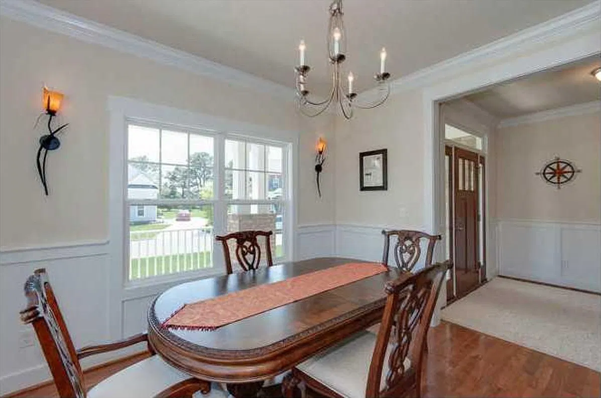 Spacious Single Family Home in Oak Breeze — Photo 4