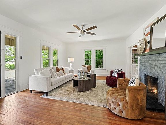 3rd image of 909 Burlington Ave