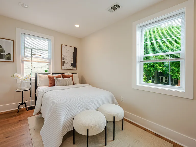 1742 L St NE — Photo 19