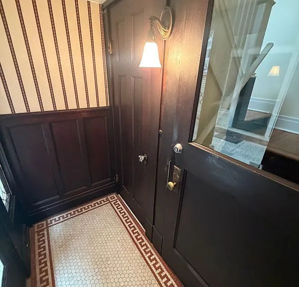 542 Richmond Ave #UPPER — Photo 9