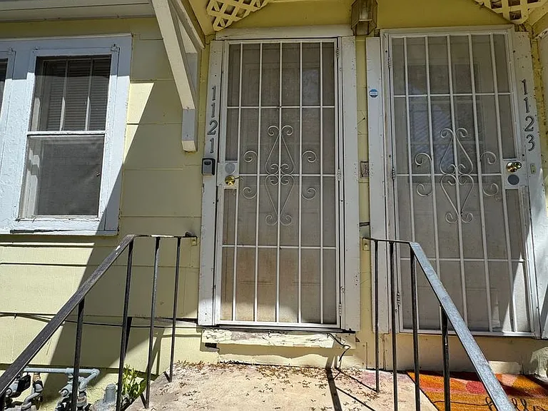 1121 E 2nd St — Photo 3