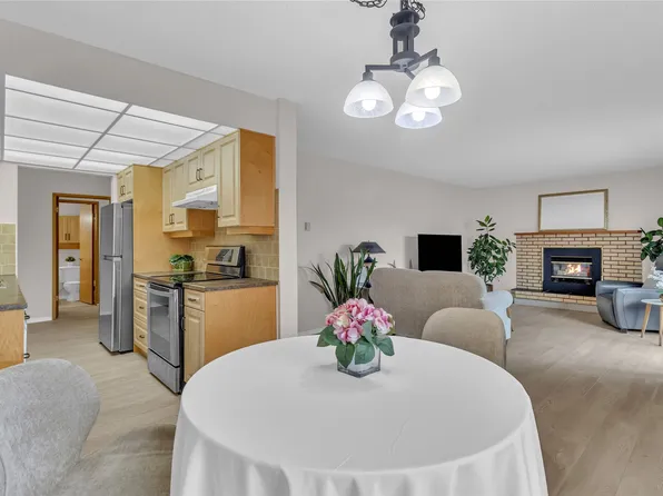 1056 Bernard Ave Unit 201, Kelowna, BC V1Y 8L7