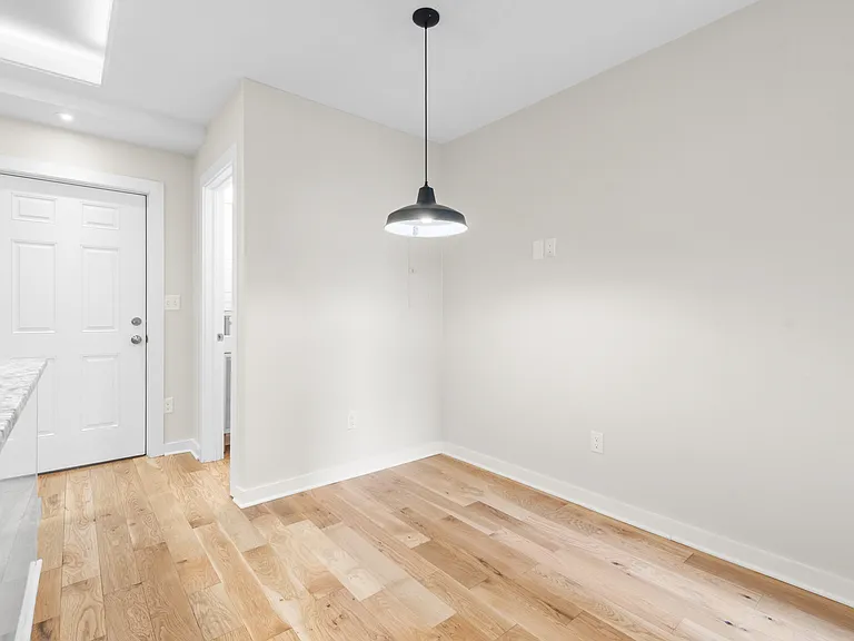 335 S Chester St — Photo 5
