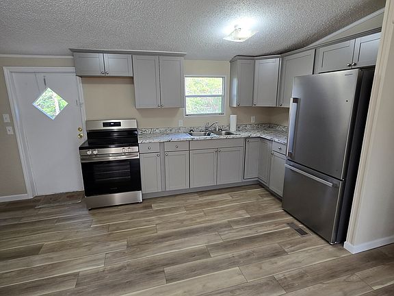 4th image of 842 Emery Rd