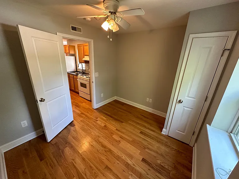 1609 Bainbridge St #3 — Photo 5