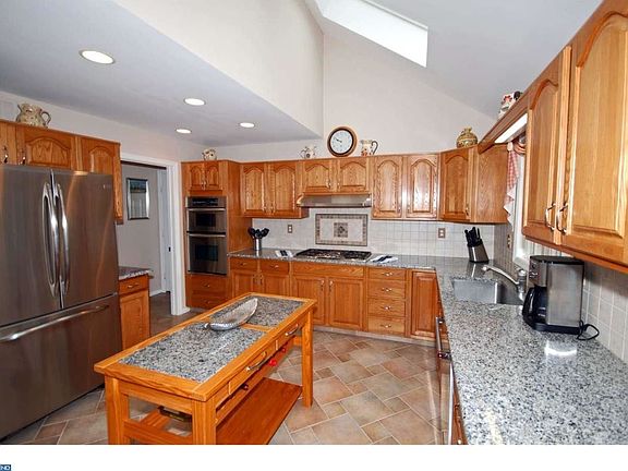 5th image of 10 Evans Dr